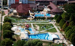 Bazén v ubytovaní Rubin Apartman Zalakaros alebo v jeho blízkosti