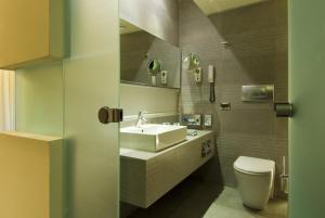 Koupelna v ubytování Kos Aktis Art Hotel