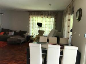 Prostor za sedenje u objektu Apartment Stoliv Mare