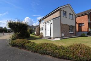 Foto dalla galleria di Dunfermline - Luxury 3 bedroom 2 bathroom detached house with garden a Dunfermline