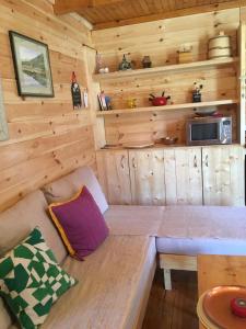 a room with a bench in a tiny house at Cozy Cabin in Žabljak
