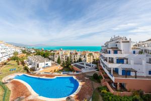 Bazén v ubytování Penthouse Duquesa Suites nebo v jeho okolí