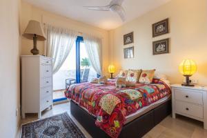 Postel nebo postele na pokoji v ubytování Penthouse Duquesa Suites