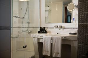 Ein Badezimmer in der Unterkunft Prime Boutique Hotel