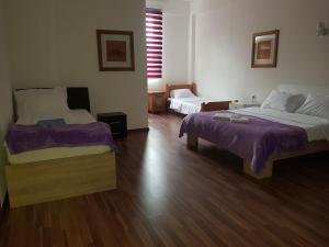 Postel nebo postele na pokoji v ubytování PROKLETIJE HOTELL Same