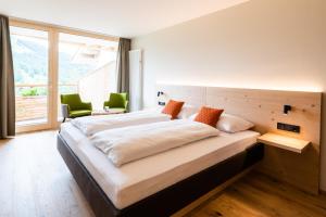 Rúm í herbergi á Bio-Berghotel Ifenblick
