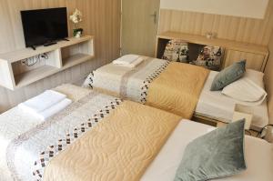 Postel nebo postele na pokoji v ubytování Hotel Garni