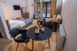 Postelja oz. postelje v sobi nastanitve Wine Inn Borjomi Aparthotel