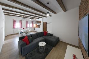 Televízia a/alebo spoločenská miestnosť v ubytovaní House Smolčić