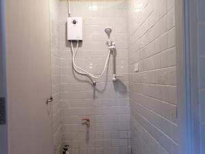 Ein Badezimmer in der Unterkunft Boundary Hostel and Cafe