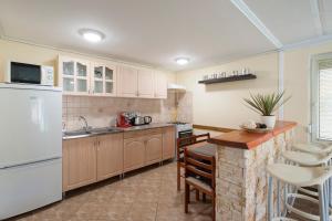 Kuchyňa alebo kuchynka v ubytovaní Bier-Lak Apartman House 71