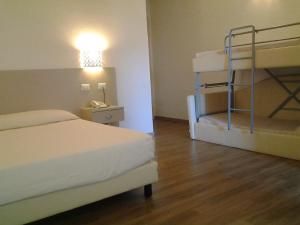 Rúm í herbergi á Hotel Nettuno