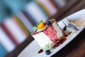 Makanan di atau berdekatan hotel