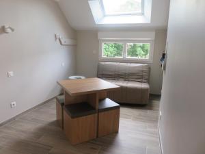 a living room with a table and a couch at Le gîte de Ballage in Chemillé-sur-Dême