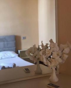 A bed or beds in a room at Hotel Athina Még 37 kép