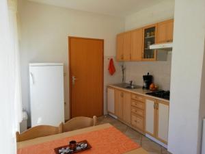 Kuchyňa alebo kuchynka v ubytovaní Apartments Jadranka Ivana Pula