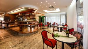 Lounge nebo bar v ubytování Hotel Caesar