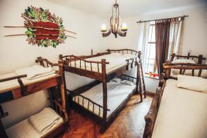 Двох'ярусне ліжко або двоярусні ліжка в номері GHOSTel - Medieval Hostel
