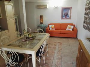 a living room with a table and a couch at Appartamenti Sardegna in Porto San Paolo