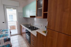 Virtuvė arba virtuvėlė apgyvendinimo įstaigoje La Casa del Sole - Fronte Mare