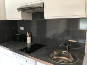 Kuchyň nebo kuchyňský kout v ubytování Appartement à la mer