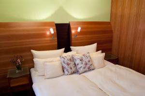 Postel nebo postele na pokoji v ubytování Astralis Hotel Domizil