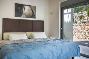 A bed or beds in a room at Aloni Villa - Contemporary Villa with Private Pool & Sea Views, Fiskardo