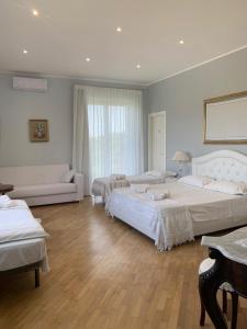 Un pat sau paturi într-o cameră la B&B Villa Etelka