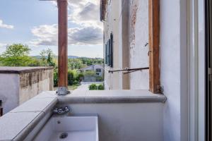 Un balcon sau o terasă la Appartamento stile toscano in Fauglia