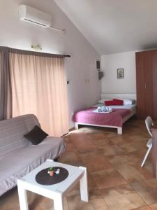 Postel nebo postele na pokoji v ubytování Apartments Ivanišević