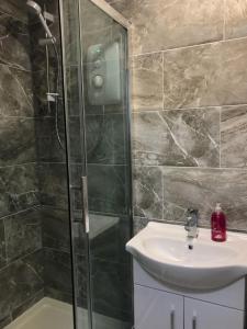 a bathroom with a shower and a sink at Lancaster Place Apartments in Leicester