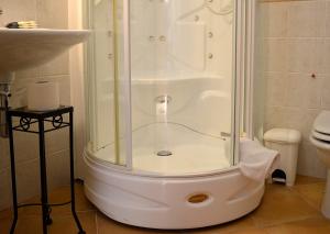a shower with a glass door in a bathroom at Agriturismo Carbona in Castelvetrano Selinunte
