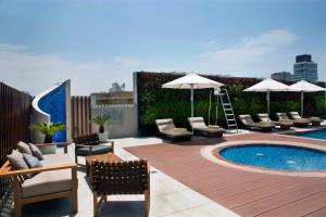 Bazén v ubytování Grayton Hotel by Blazon Hotels nebo v jeho okolí