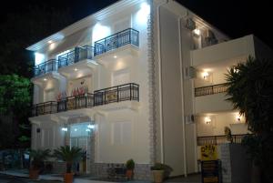 The building in which az apartmanhoteleket is located