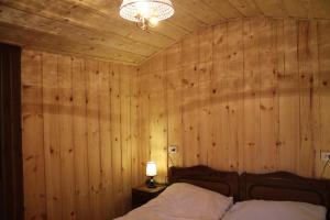 Voodi või voodid majutusasutuse Ecohouse Svaneti toas