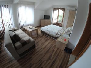 Postel nebo postele na pokoji v ubytování Apartment and rooms Konak