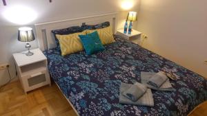 Posteľ alebo postele v izbe v ubytovaní Rent0nline Hoża Apartment Center Metro