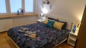 Posteľ alebo postele v izbe v ubytovaní Rent0nline Hoża Apartment Center Metro