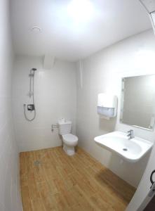 Koupelna v ubytování Albergue de Peregrinos Gerekiz + 18 fotografií