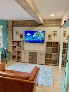 TV a/nebo společenská místnost v ubytování Garnica5 Suites
