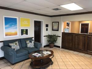 Seating area sa Days Inn by Wyndham Natchez