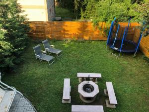 Vonkajšia záhrada v ubytovaní Négy évszak apartmanház