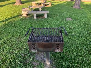 BBQ facilities na available sa mga guest sa motel