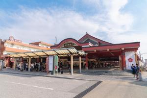 a group of people standing outside of a building at Dazaifu - Apartment / Vacation STAY 36932 in Dazaifu