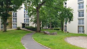a walkway in a park in front of a building at STUDIO en face de la forêt de FONTAINEBLEAU in Avon