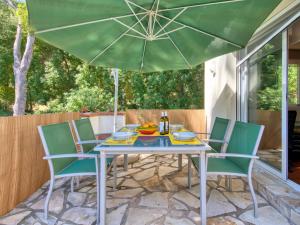 Patio nebo venkovní prostory v ubytování Villa Pomelo by Interhome