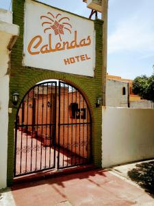 a gate to a hotel with a sign above it at Hotel Calendas in Salina Cruz