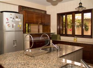 a kitchen with a sink and a refrigerator at Lo de Viviana in San Salvador de Jujuy