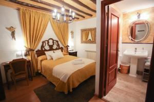 Postel nebo postele na pokoji v ubytování Casa Rural La Casona