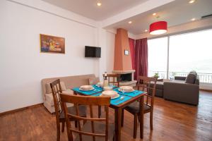 TV a/nebo společenská místnost v ubytování Calypso Apartments